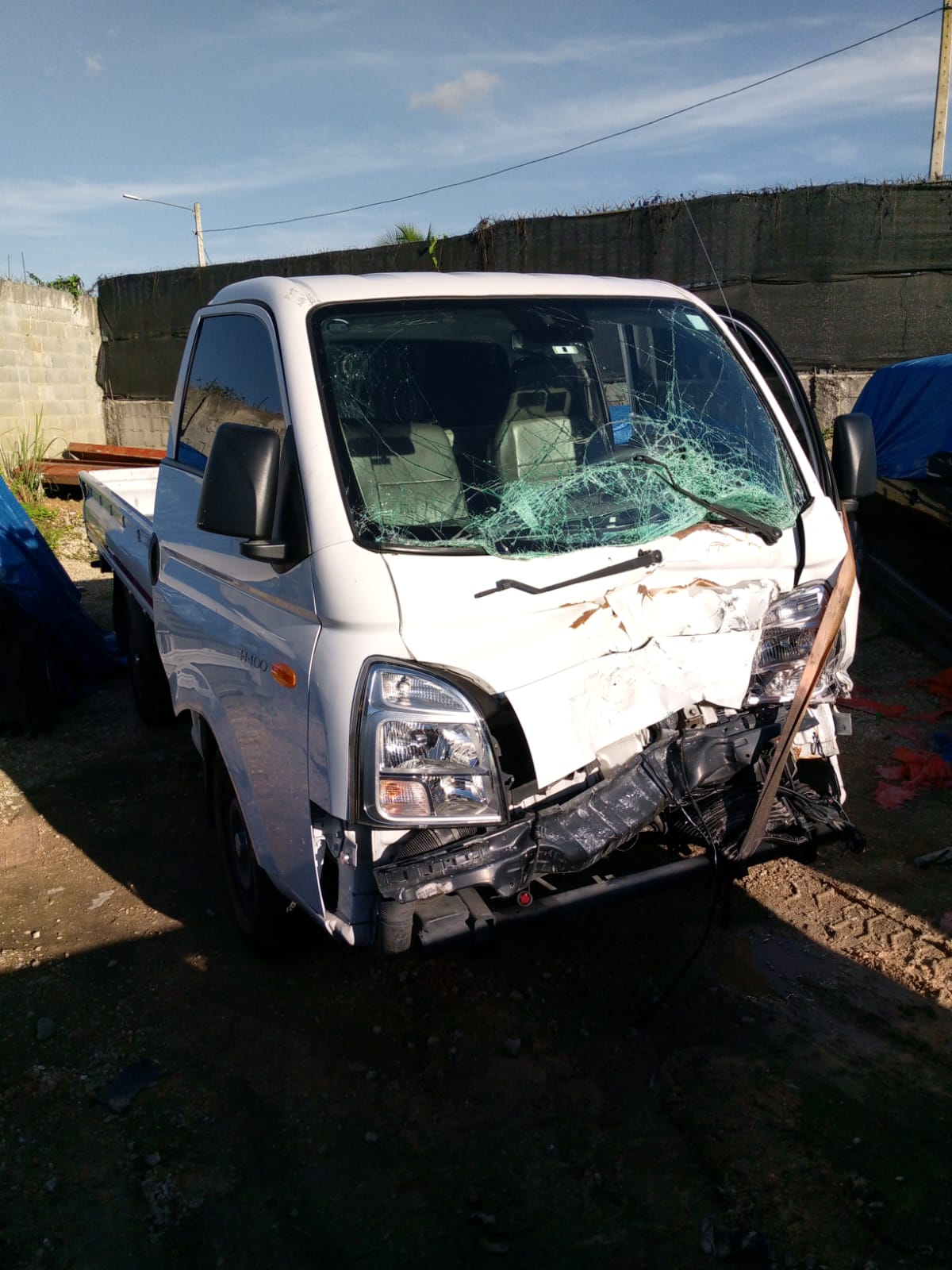 HYUNDAI H-100